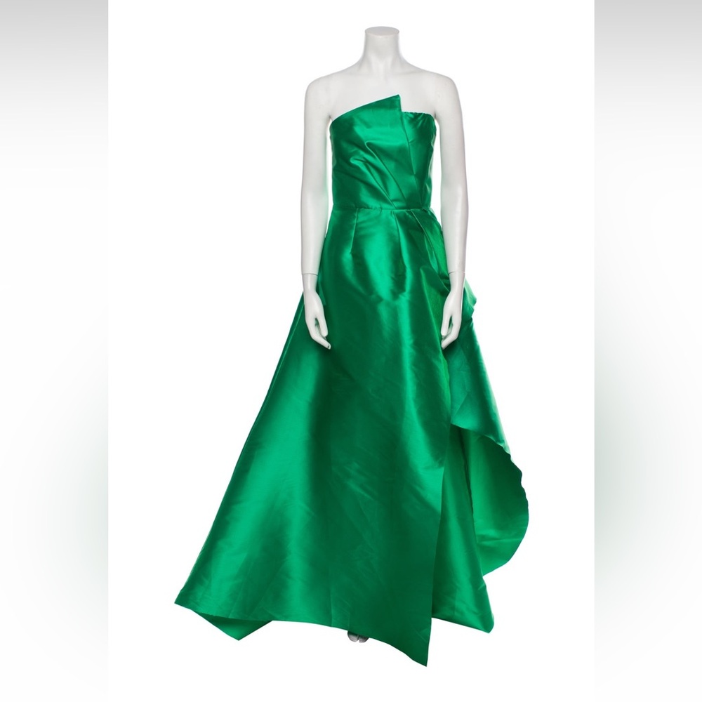 ♥️ Elliatt X Revolve Strapless Protea Gown In Emerald